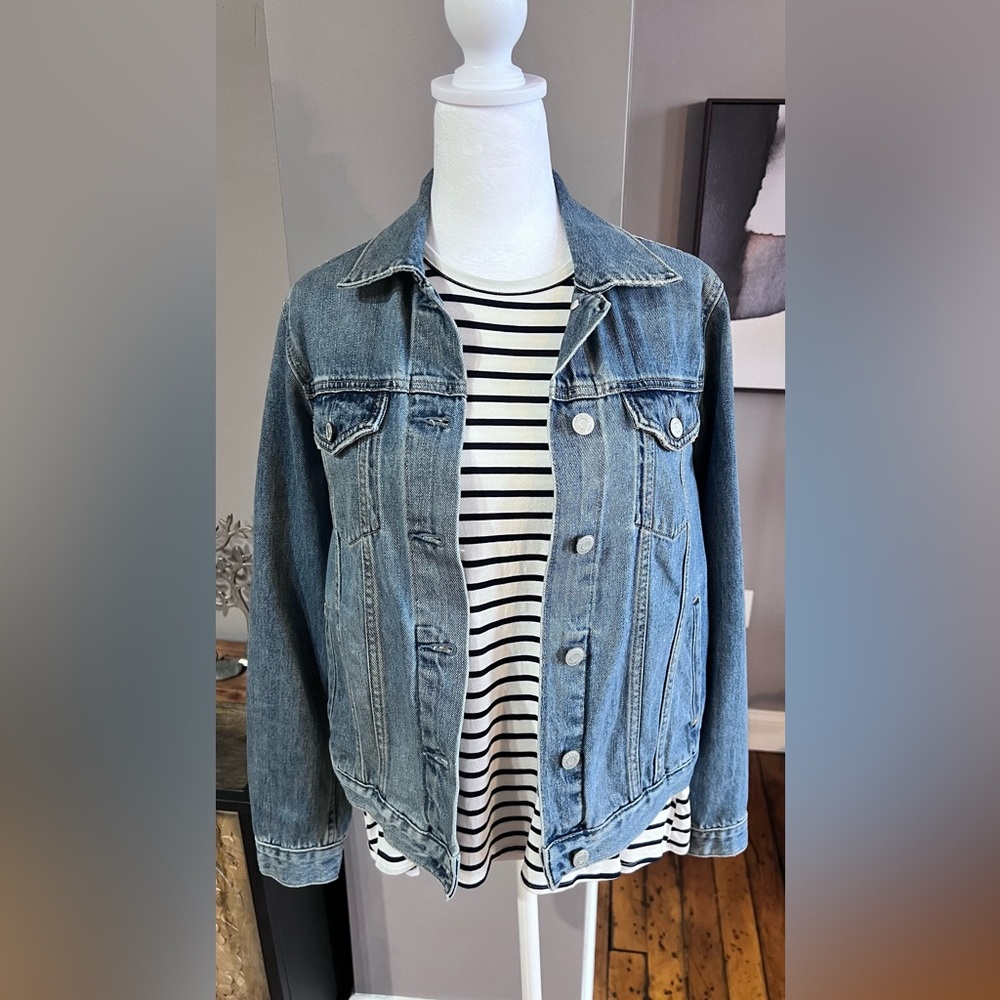 NWOT GAP Women’s Denim Jacket | Small